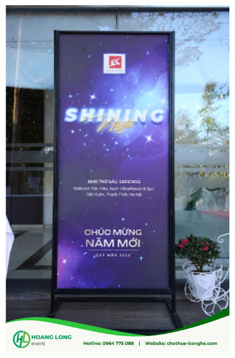 giá cho thuê standee